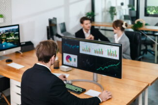 Normative e regolamentazioni sul trading online nel 2025