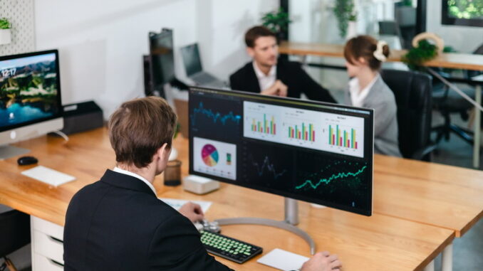 Normative e regolamentazioni sul trading online nel 2025